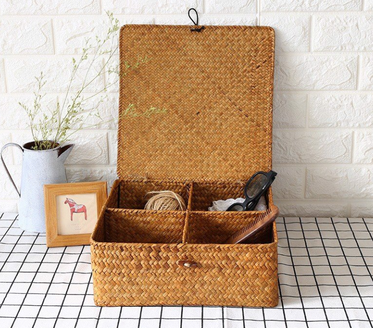 Woven sedge box with 4 compartments