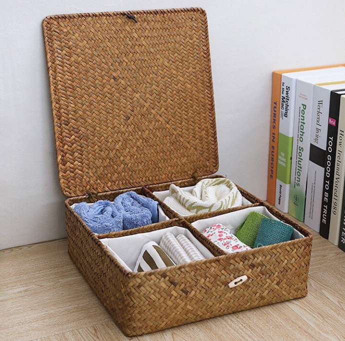 Woven sedge box with 4 compartments